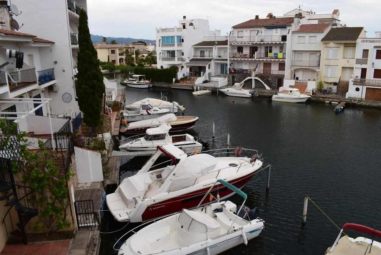 Apartamento Con Bonitas Vistas Al Canal Ref 337 Empuriabrava